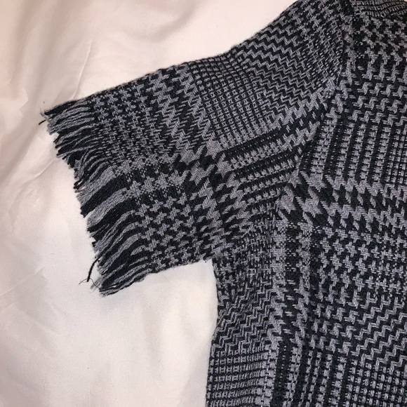 R Dakota Houndstooth Short Sleeve Sweater - Picture 5 of 7